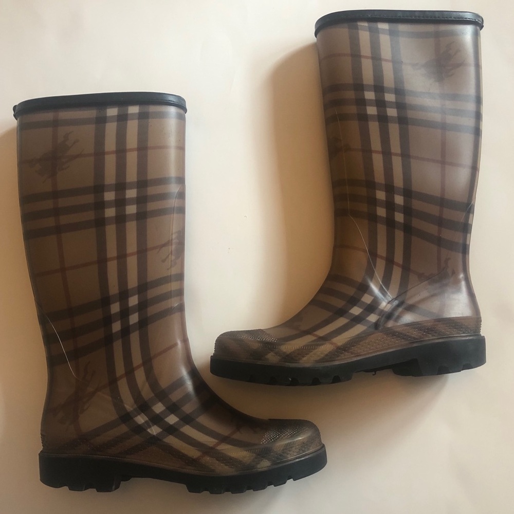 Burberry tan nova check rainboots